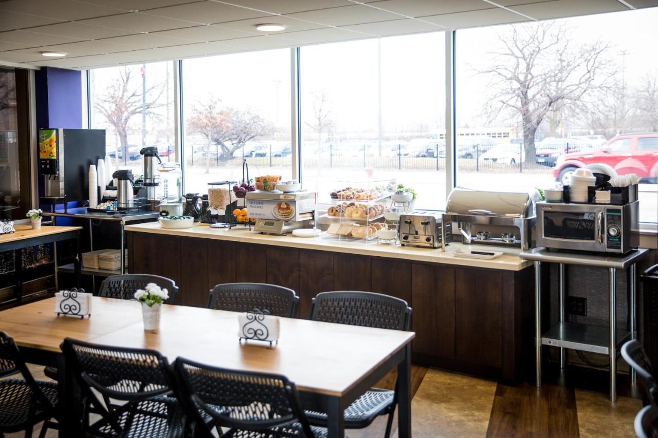 Carlton Inn Midway Chicago Bagian luar foto